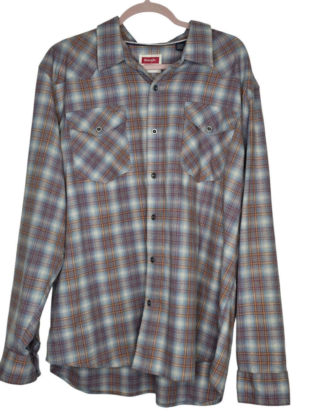 Wrangler Western plaid shirt features distinctive metal buttons